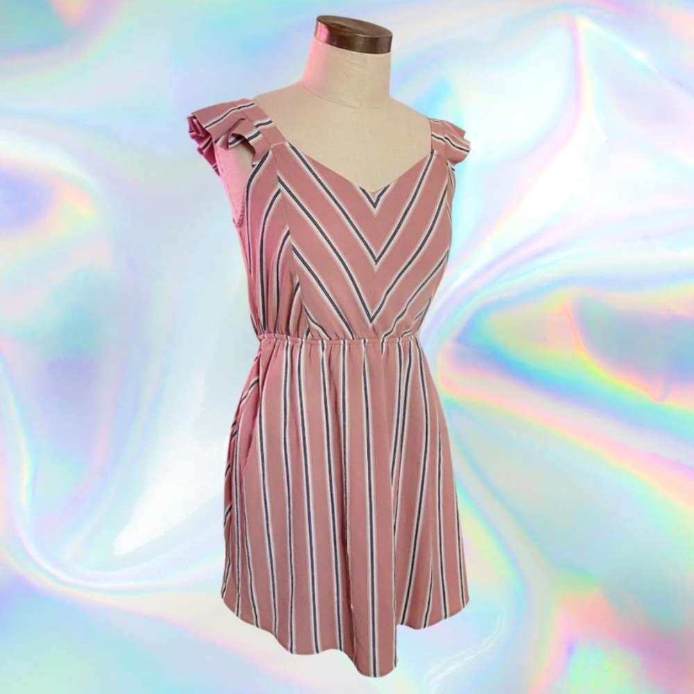 Monteau Los Angeles, size Medium. Pink striped dress with ruffles